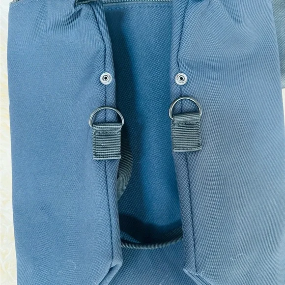 Armani new duffle bag large with dust bag - Picture 6 of 6